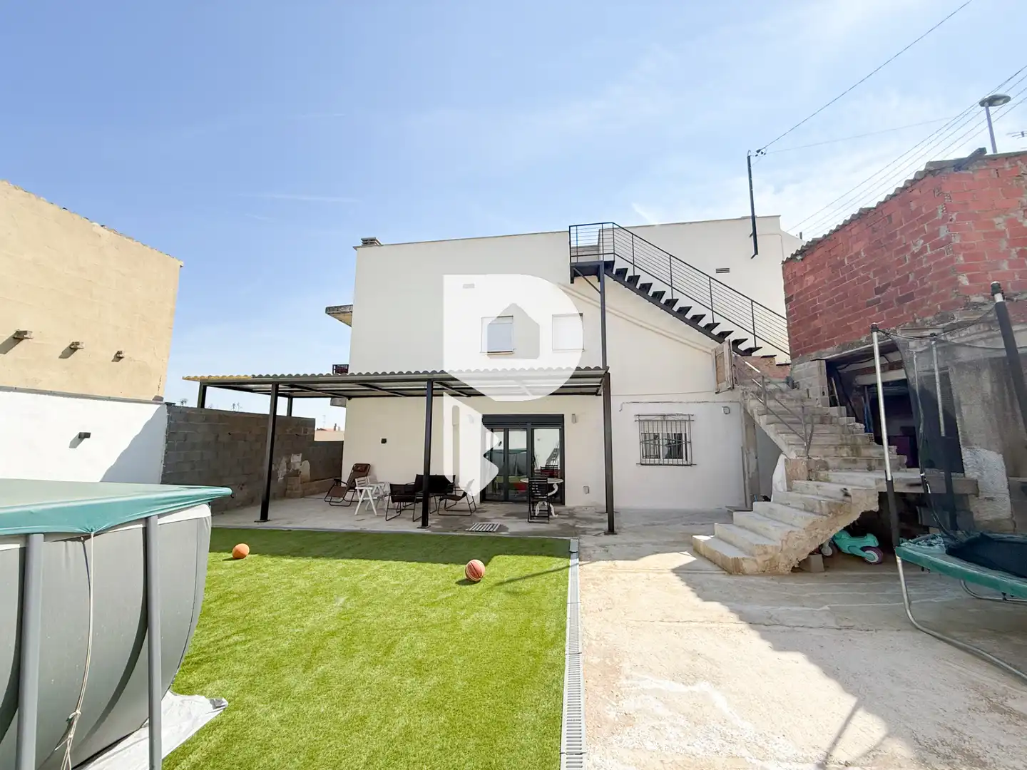 Vista exterior de Casa o chalet en venta en Sant Vicenç Dels Horts con Aire acondicionado, Calefacción y Jardín privado