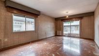 Sala d'estar de Pis en venda en  Granada Capital amb Calefacció, Parquet i Terrassa