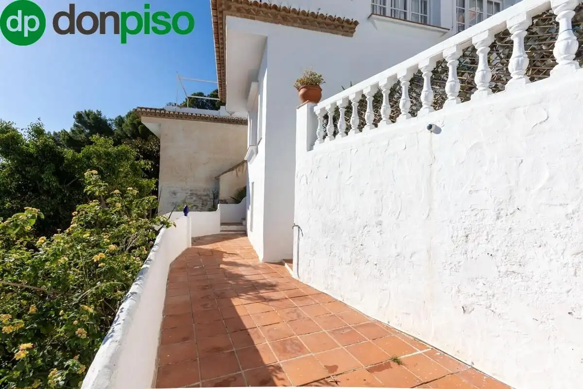 Exterior view of Houses for sale in Almuñécar  with Air Conditioner, Heating and Private garden