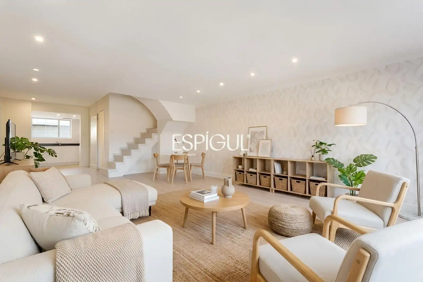 Sala de estar de Casa adosada en venta en Sant Cugat del Vallès con Aire acondicionado, Calefacción y Terraza