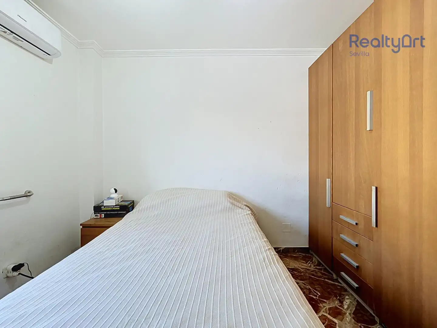Habitación de Piso en venta en Sevilla con Aire acondicionado, Jardín privado y Balcón