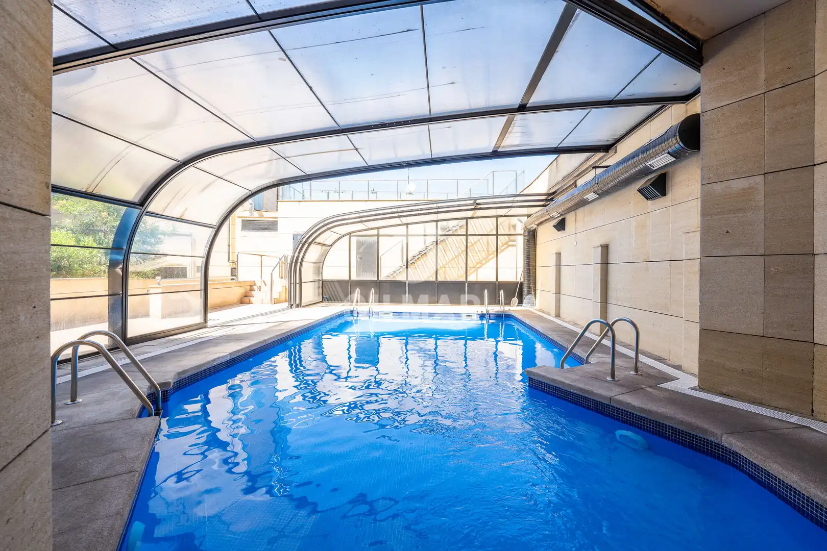 Piscina de Pis en venda en Madrid amb Calefacció, Jardí privat i Traster