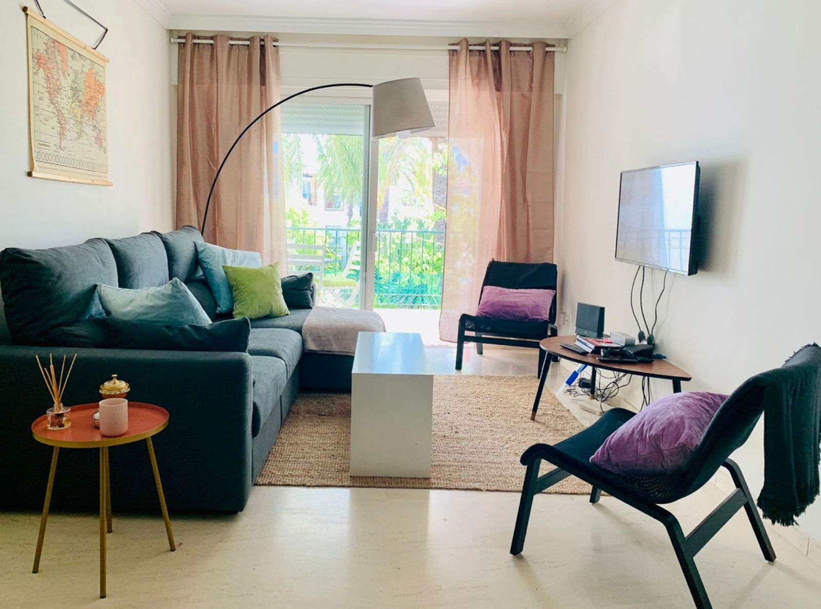 Living room of Flat to rent in Estepona  with Air Conditioner, Terrace and Furnished