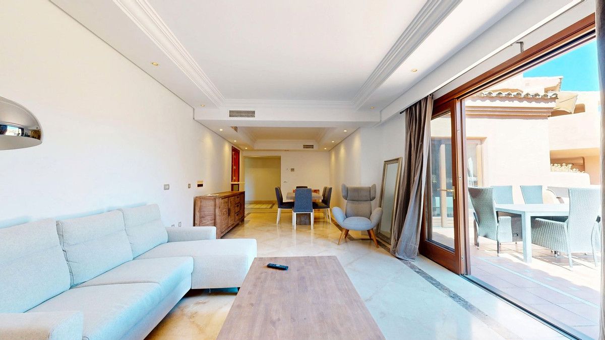 Sala de estar de Piso en venta en Estepona con Aire acondicionado, Calefacción y Terraza