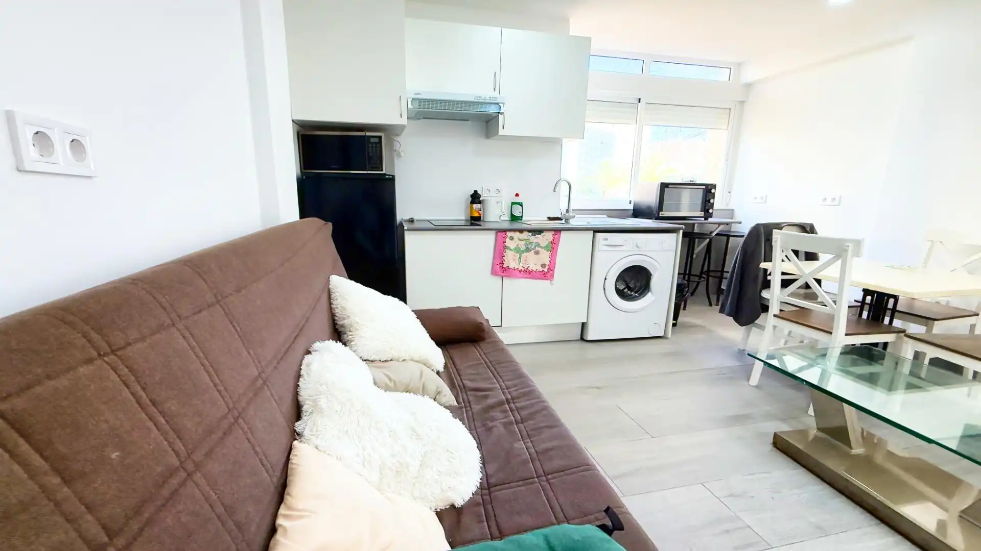 Sala d'estar de Local en venda en Benidorm amb Aire condicionat i Moblat