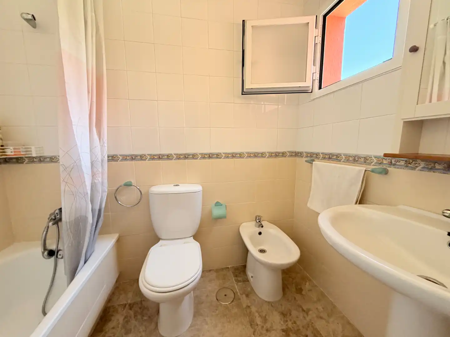 Casa adosada en venta en Calle las Marismas, Salteras