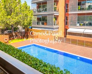 Swimming pool of Flat for sale in Sant Cugat del Vallès  with Air Conditioner, Heating and Terrace