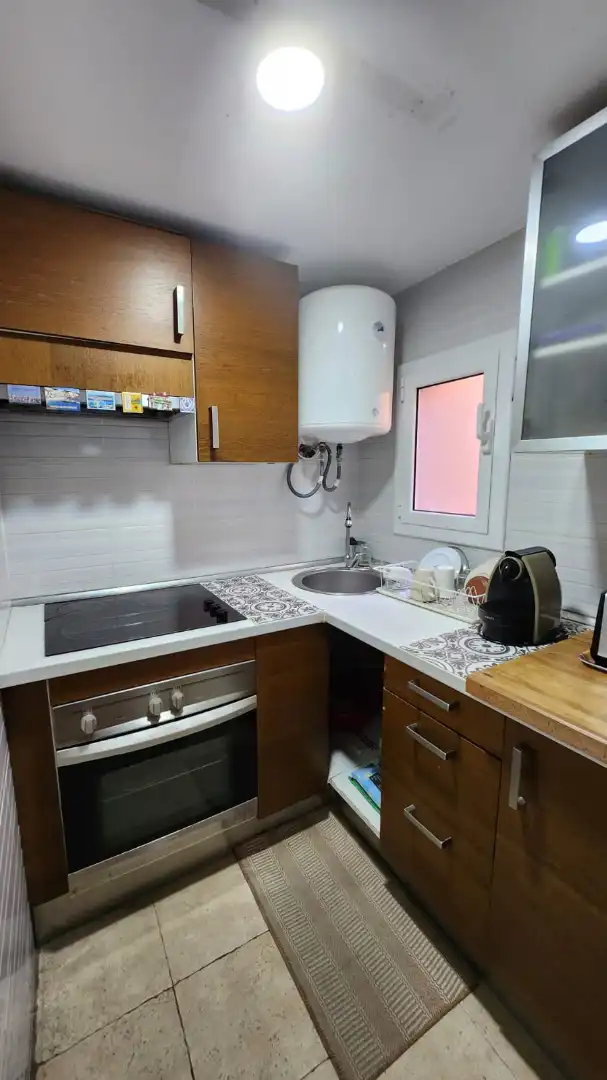 Cuina de Pis en venda en Barcelona amb Forn, Balcó i Alarma