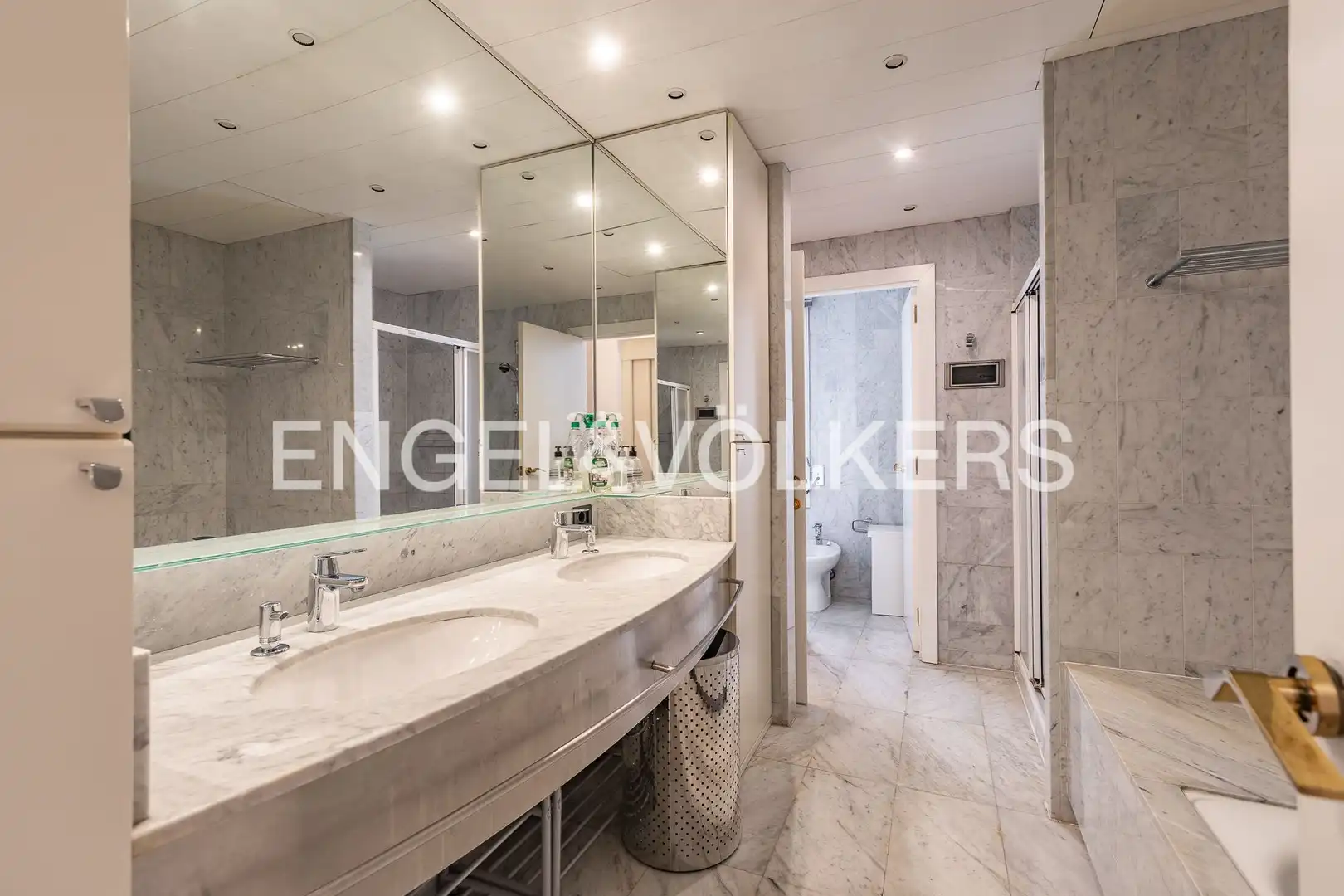 Baño de Casa o chalet en venta en Sant Cugat del Vallès con Aire acondicionado, Calefacción y Jardín privado