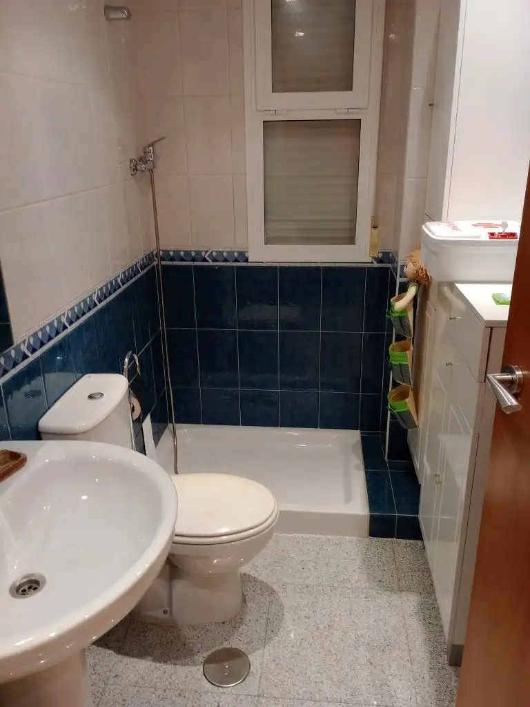 Baño de Oficina de alquiler en Don Benito con Aire acondicionado, Calefacción y Trastero