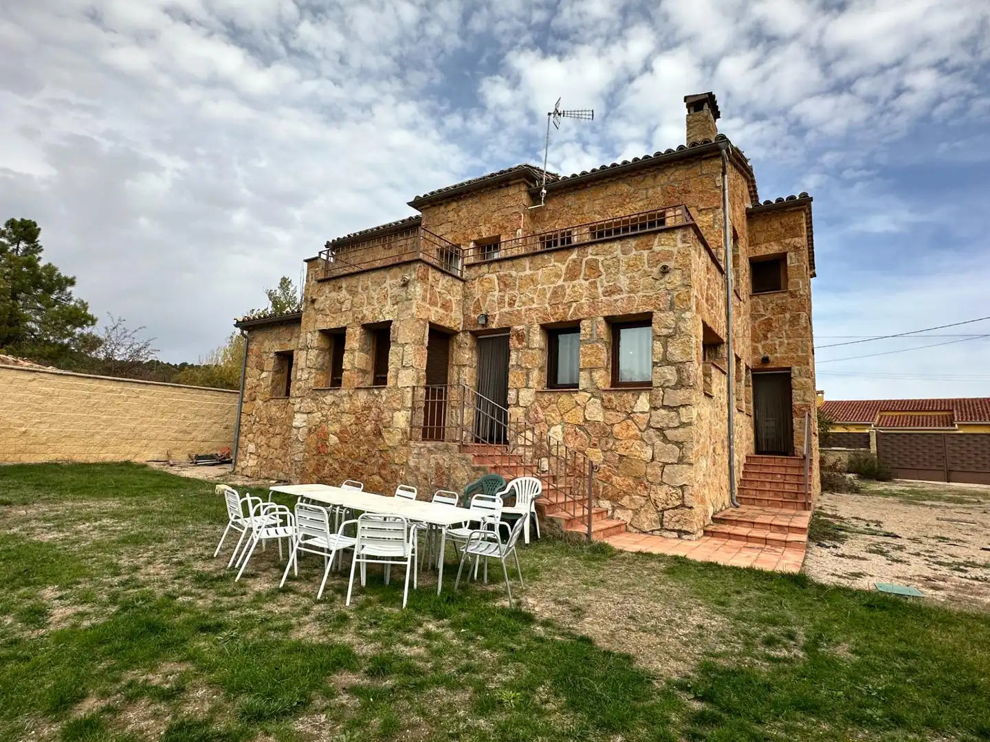 Vista exterior de Casa o chalet en venta en Villalba de la Sierra con Aire acondicionado, Calefacción y Terraza