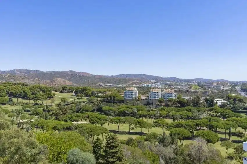 Vista exterior de Piso en venta en Marbella con Aire acondicionado, Calefacción y Jardín privado
