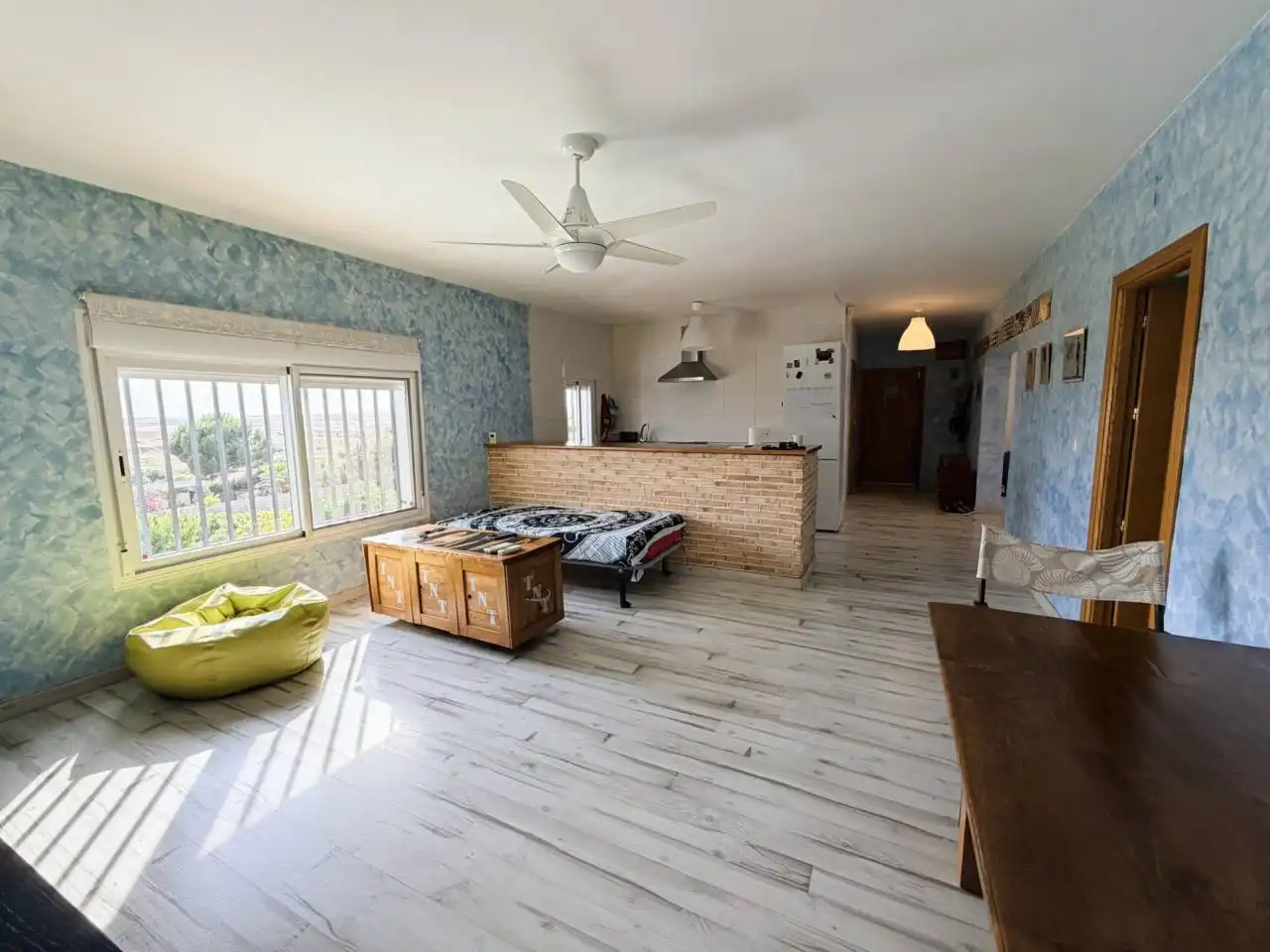 Sala d'estar de Casa o xalet en venda en Cedillo del Condado amb Aire condicionat, Calefacció i Jardí privat