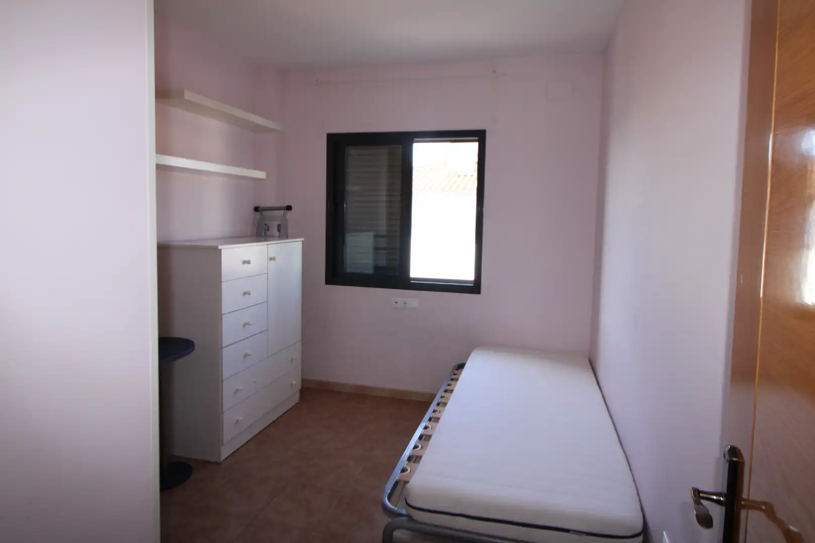 Schlafzimmer von Einfamilien-Reihenhaus zur Miete in Aljaraque mit Privatgarten, Abstellraum und Möbliert