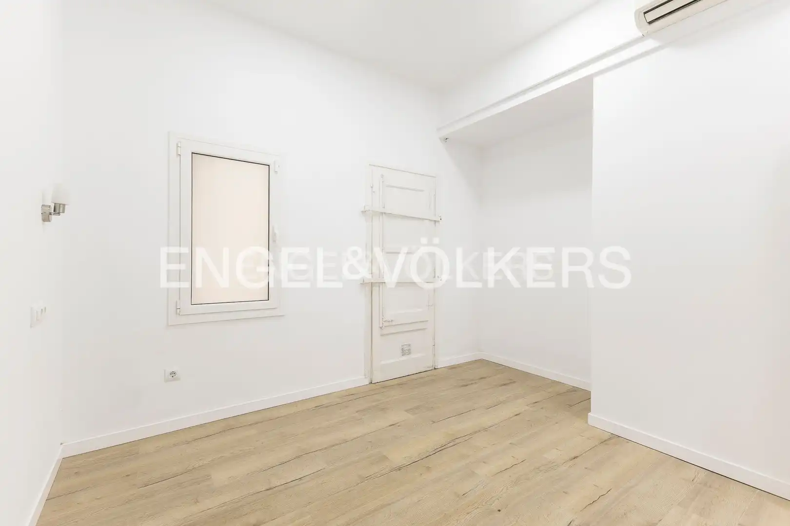 Bedroom of Flat for sale in Barcelona  with Air Conditioner, Heating and Parquet flooring
