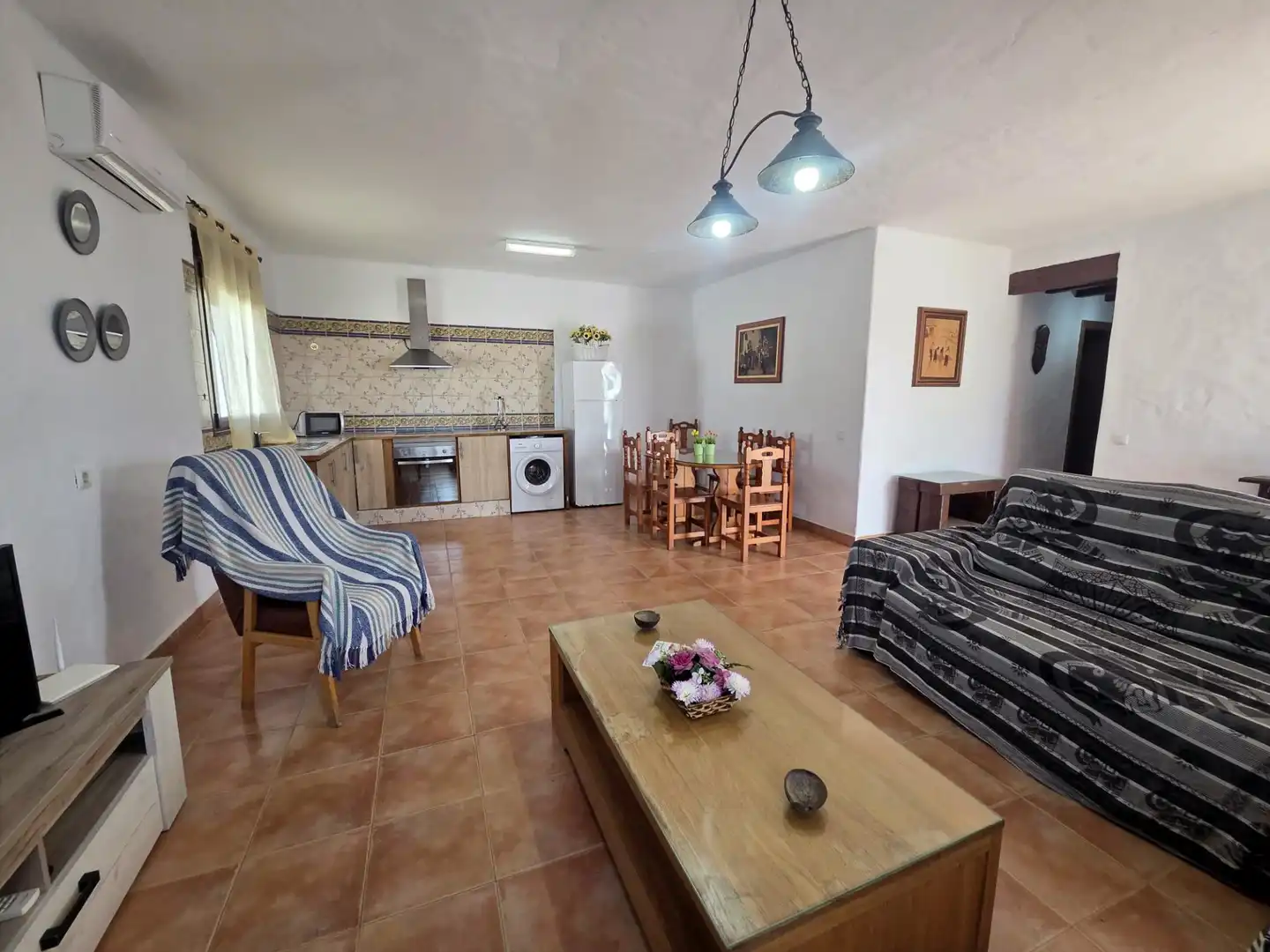 Sala d'estar de Casa o xalet de lloguer en Conil de la Frontera amb Aire condicionat, Jardí privat i Piscina