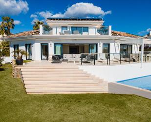 Vista exterior de Casa o xalet en venda en Marbella amb Aire condicionat, Parquet i Terrassa
