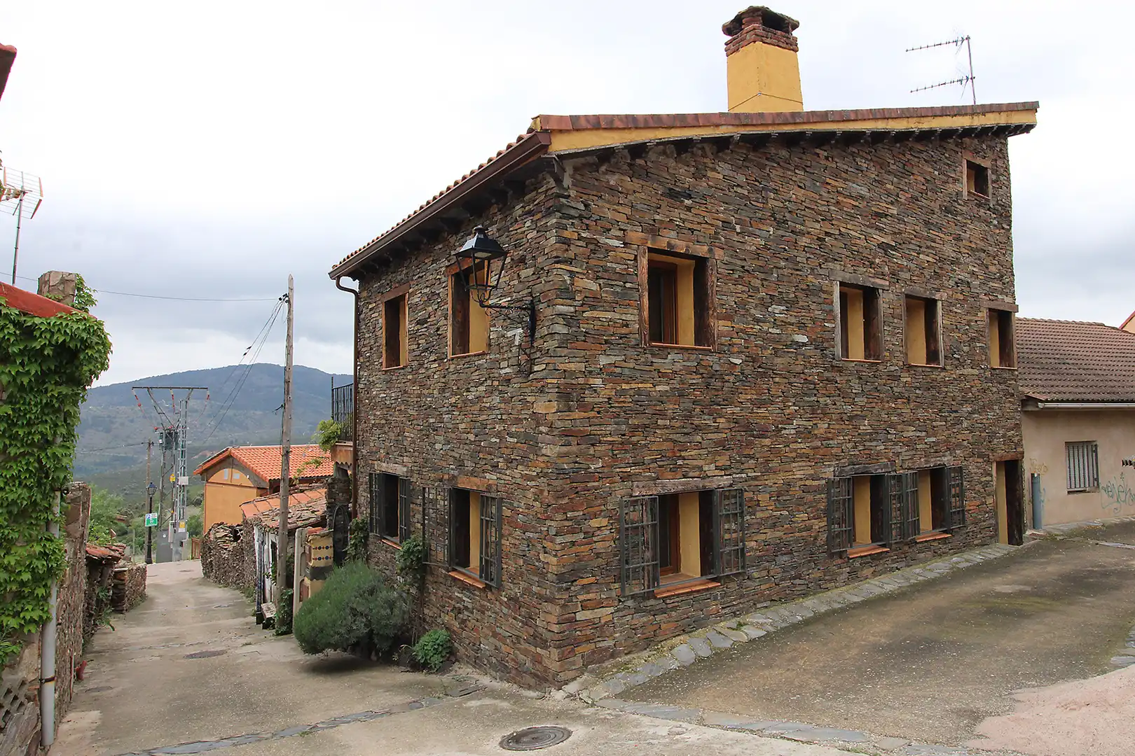 Vista exterior de Casa adosada en venta en El Atazar con Calefacción, Terraza y Trastero