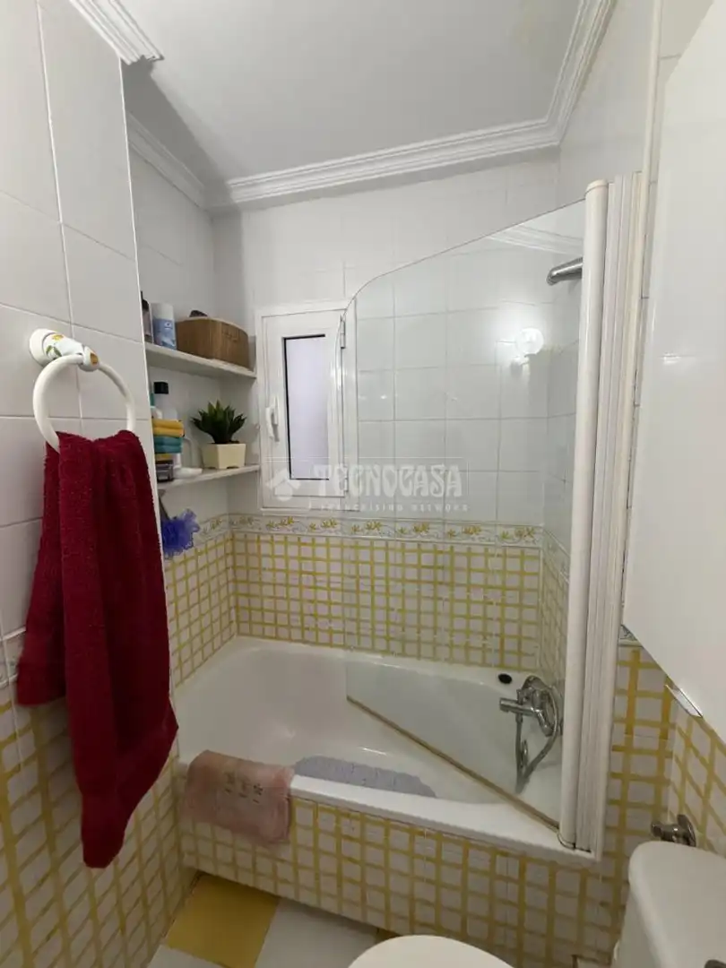 Bathroom of Flat for sale in Alcalá de Henares  with Air Conditioner and Terrace