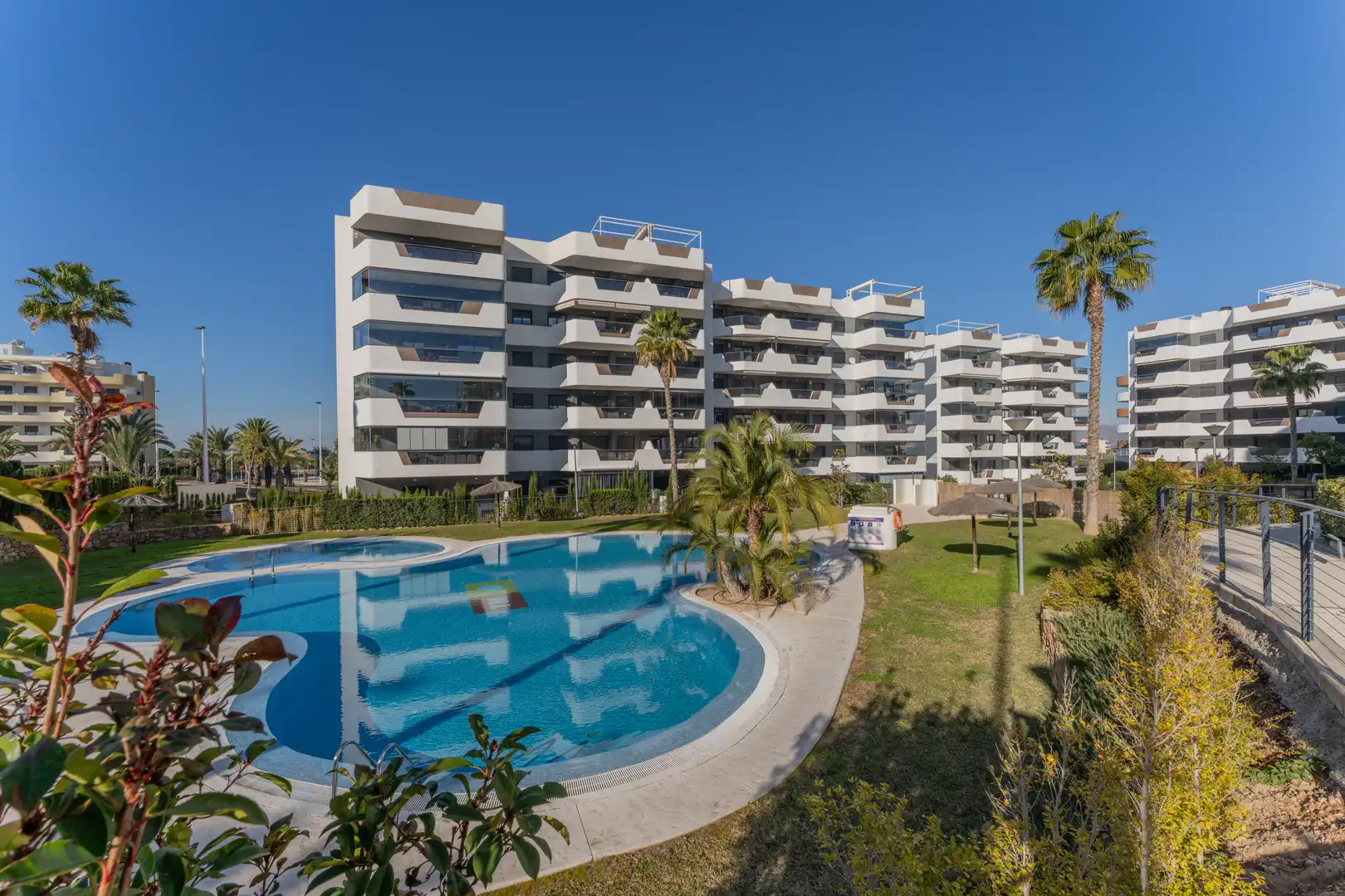 Vista exterior de Apartamento en venta en Elche / Elx con Calefacción, Terraza y Piscina