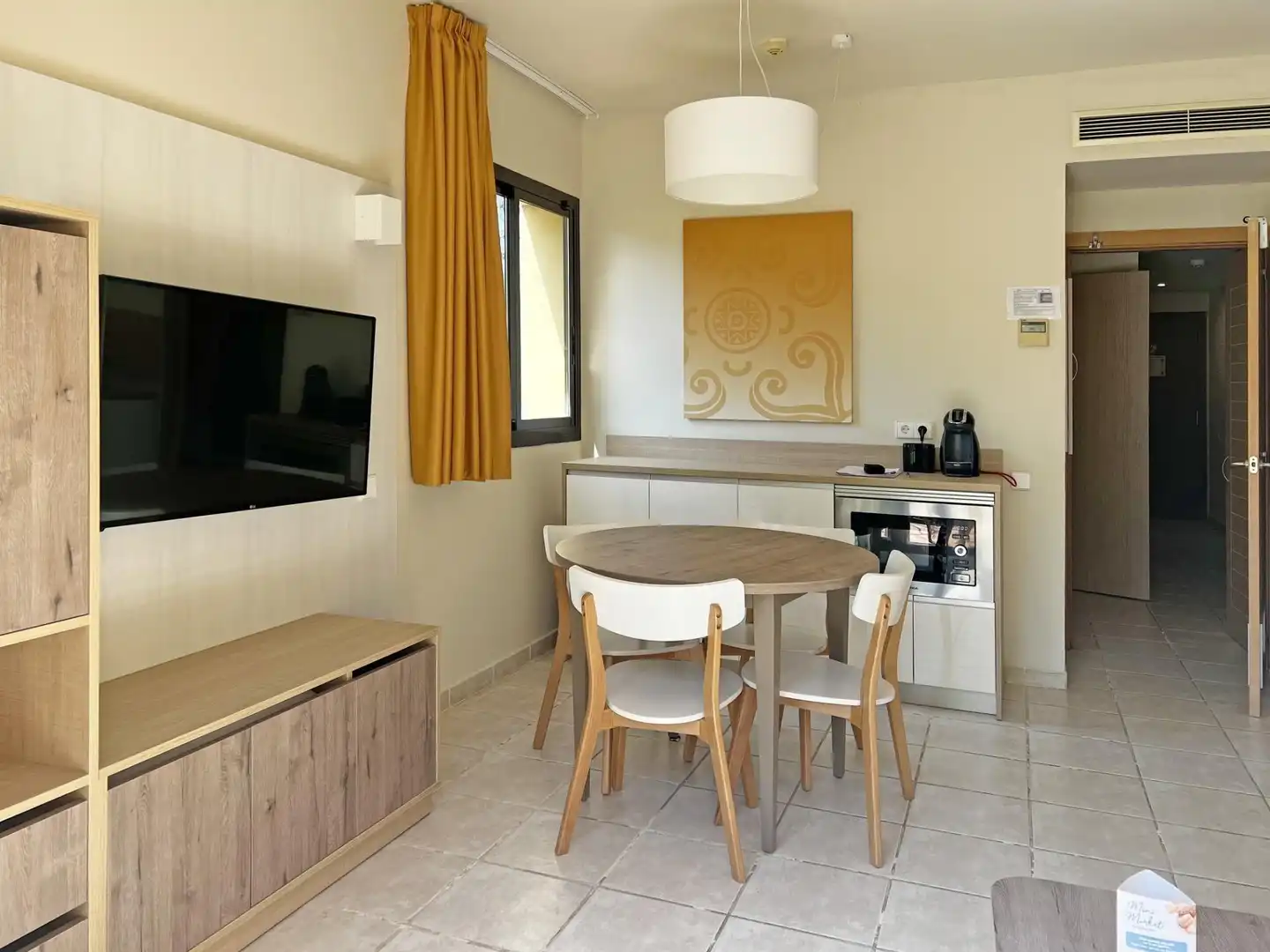 Menjador de Apartament en venda en Mont-roig del Camp amb Aire condicionat, Calefacció i Jardí privat