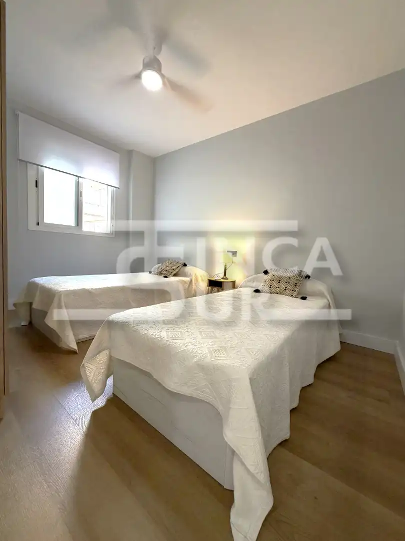 Habitación de Apartamento en venta en Roquetas de Mar con Amueblado, Horno y Lavadora