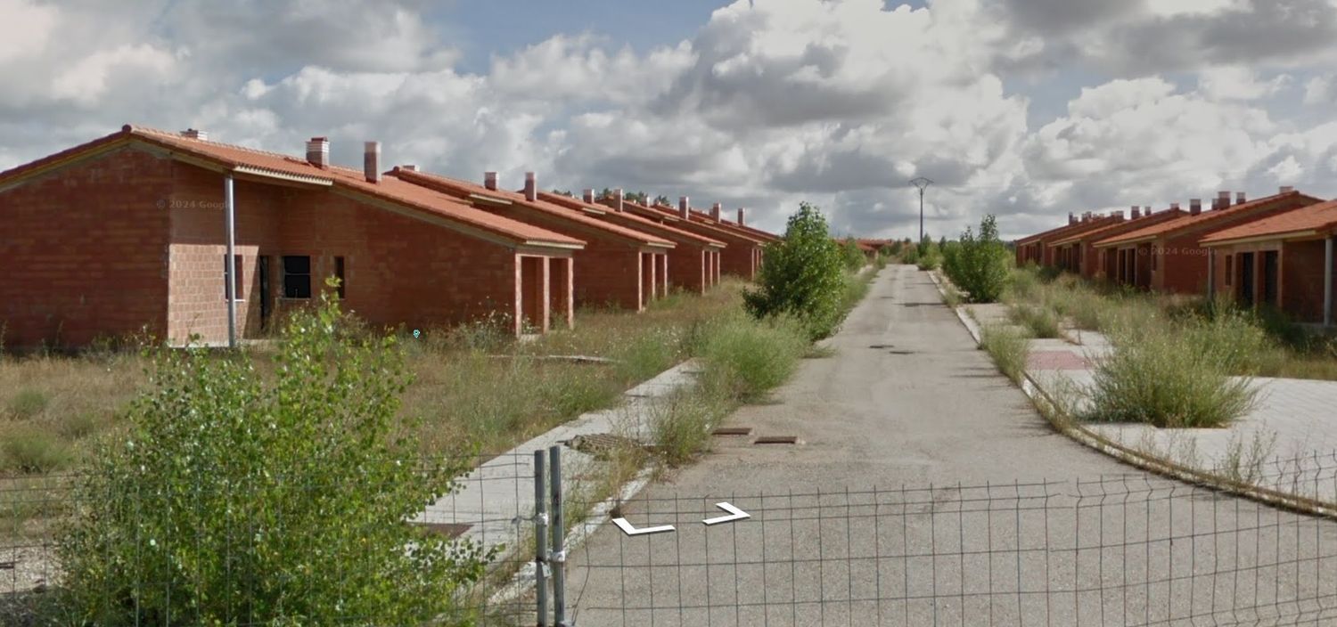Building for sale in Lerma