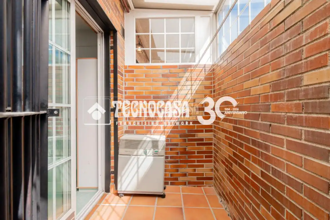 Vista exterior de Casa adosada en venta en Madrid con Parquet