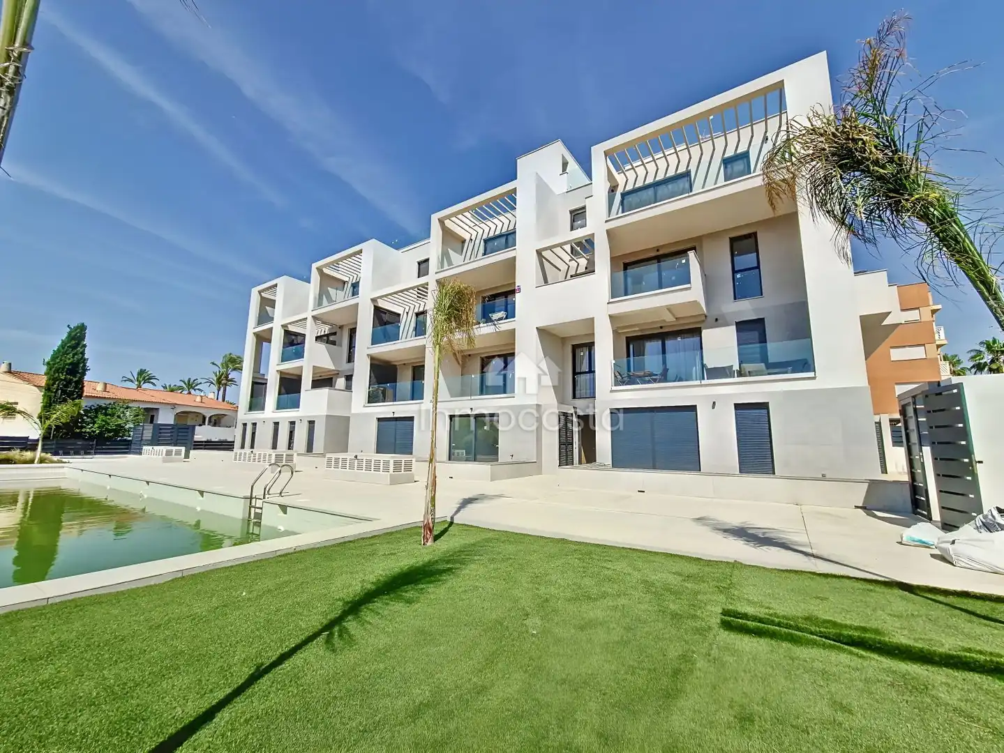 Vista exterior de Piso en venta en El Campello con Aire acondicionado, Calefacción y Terraza