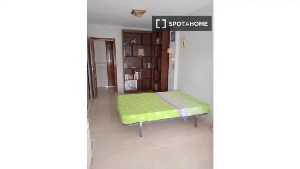 Room in Barrio de Zaidín