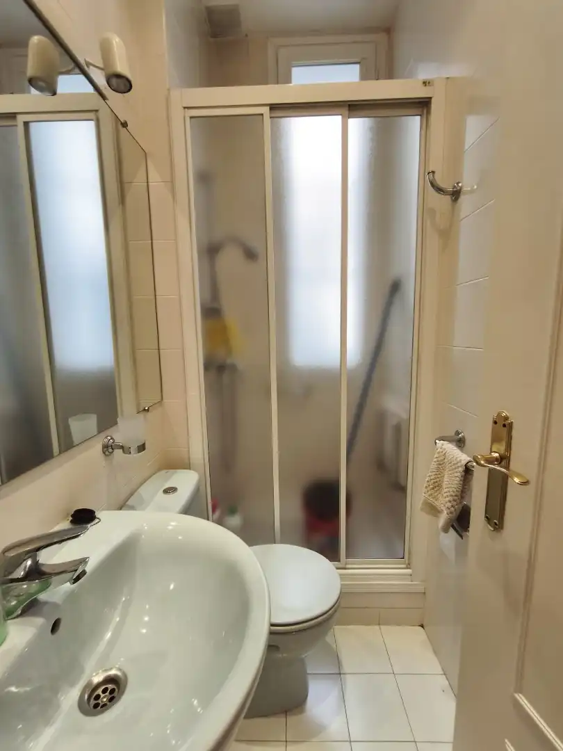 Baño de Piso en venta en Madrid con Balcón y Alarma
