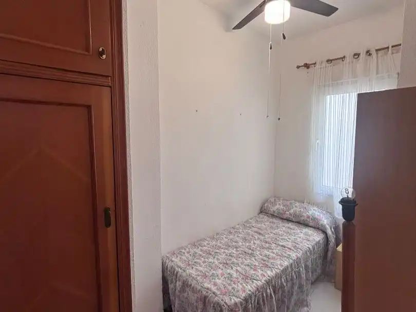 Habitación de Piso en venta en Torrevieja con Terraza y Balcón