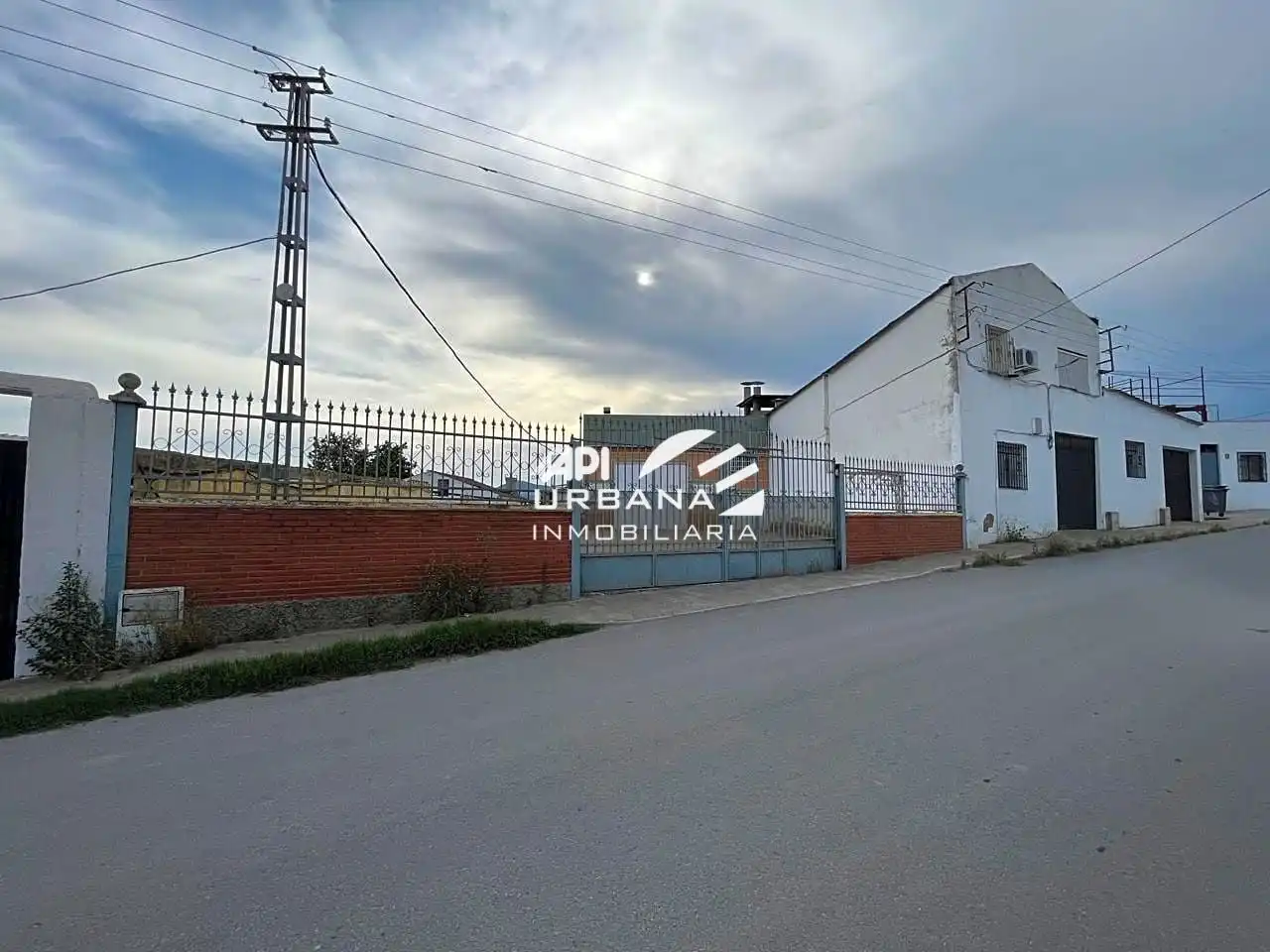 Vista exterior de Nave industrial en venta en Lucena