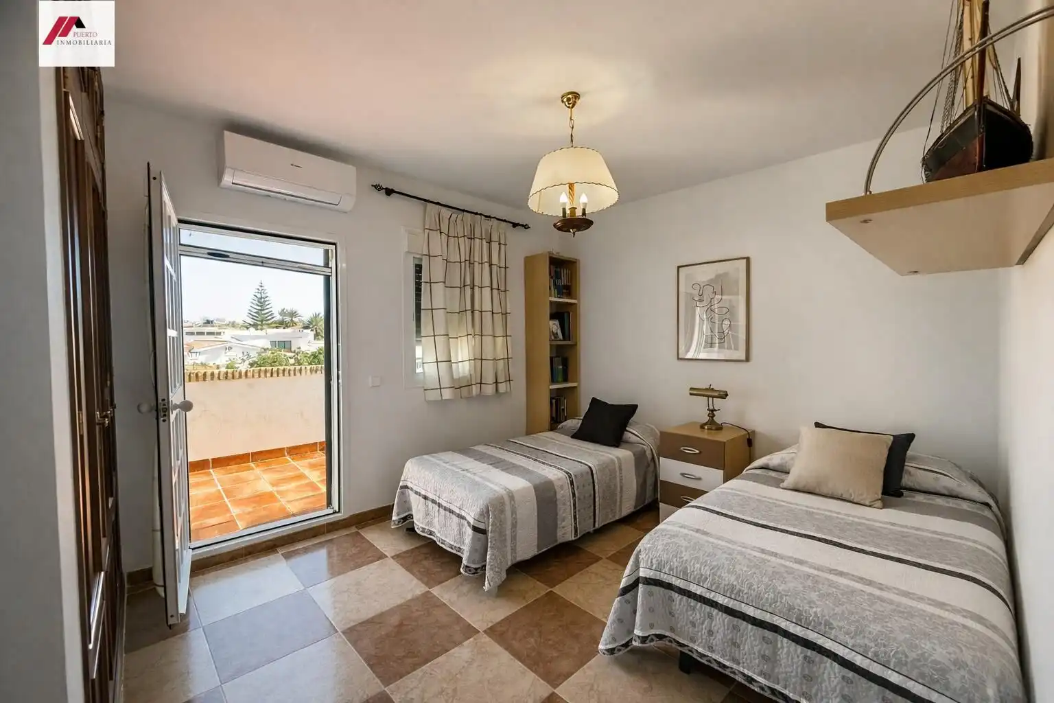 Dormitori de Casa o xalet en venda en El Puerto de Santa María amb Calefacció, Jardí privat i Terrassa