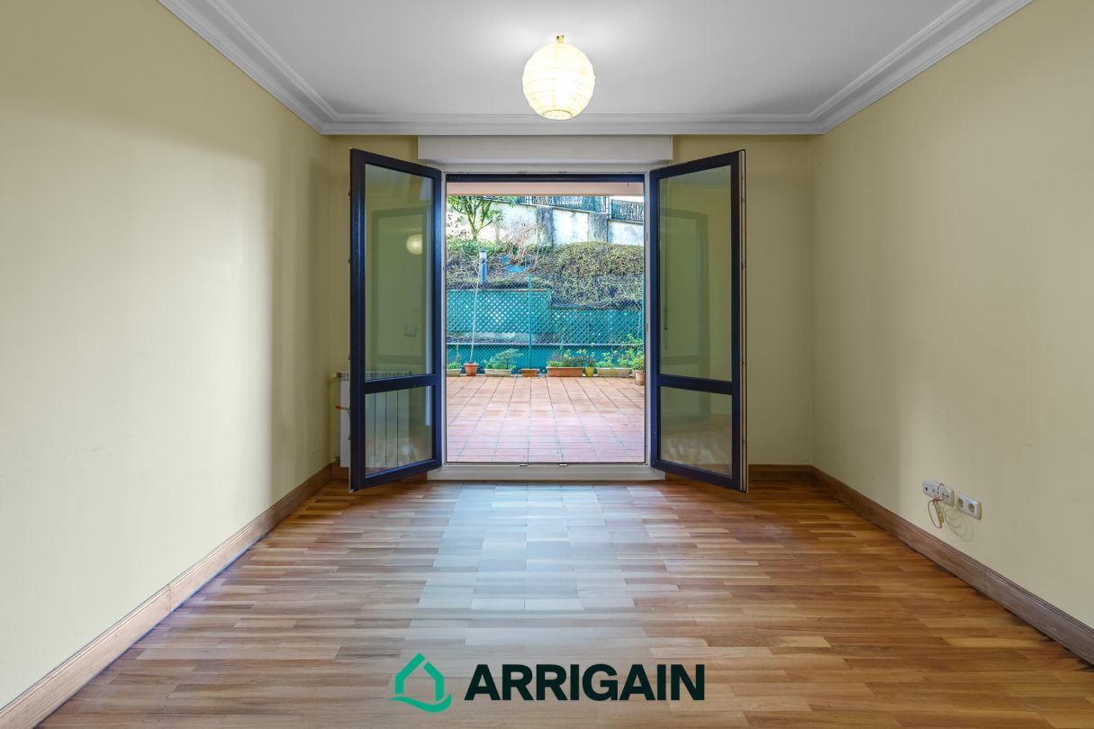 Dormitori de Pis en venda en Donostia - San Sebastián  amb Calefacció i Terrassa