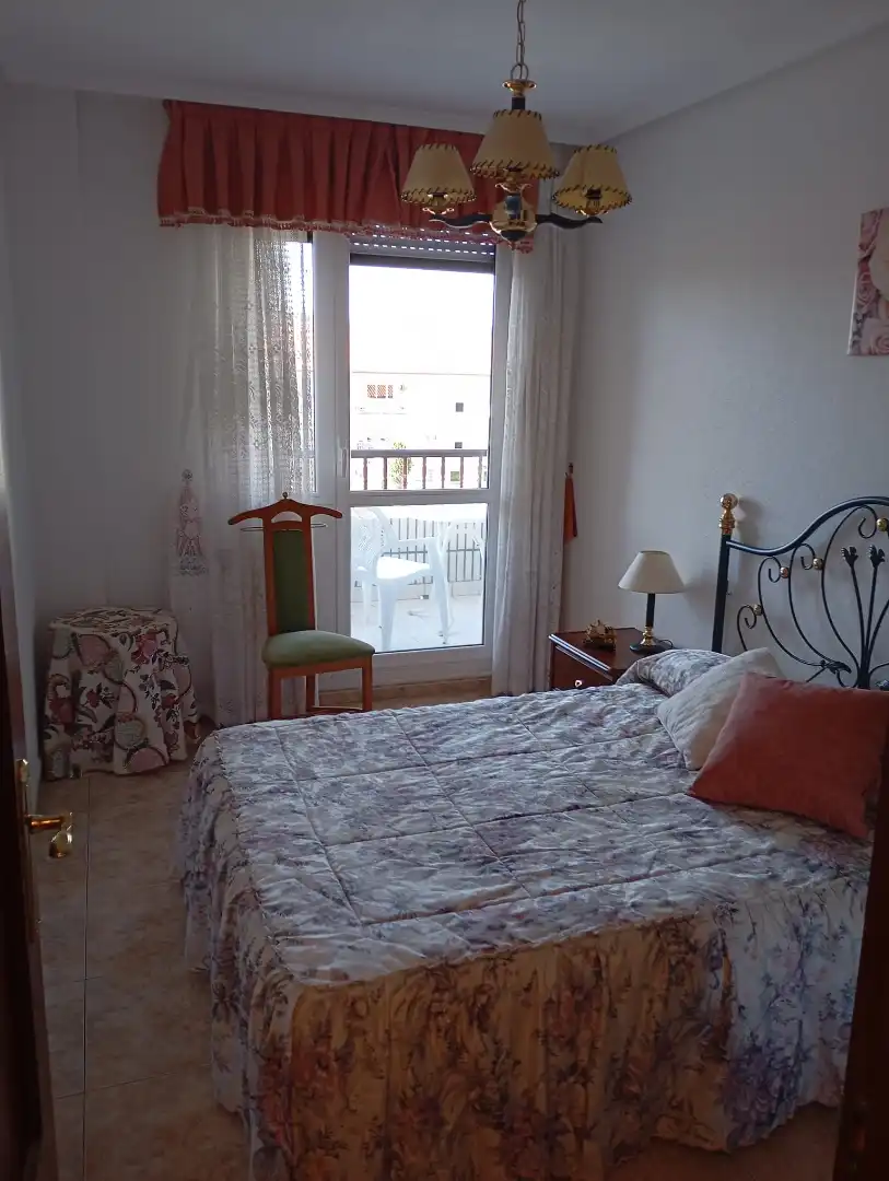 Habitación de Piso en venta en Meruelo con Calefacción, Terraza y Amueblado