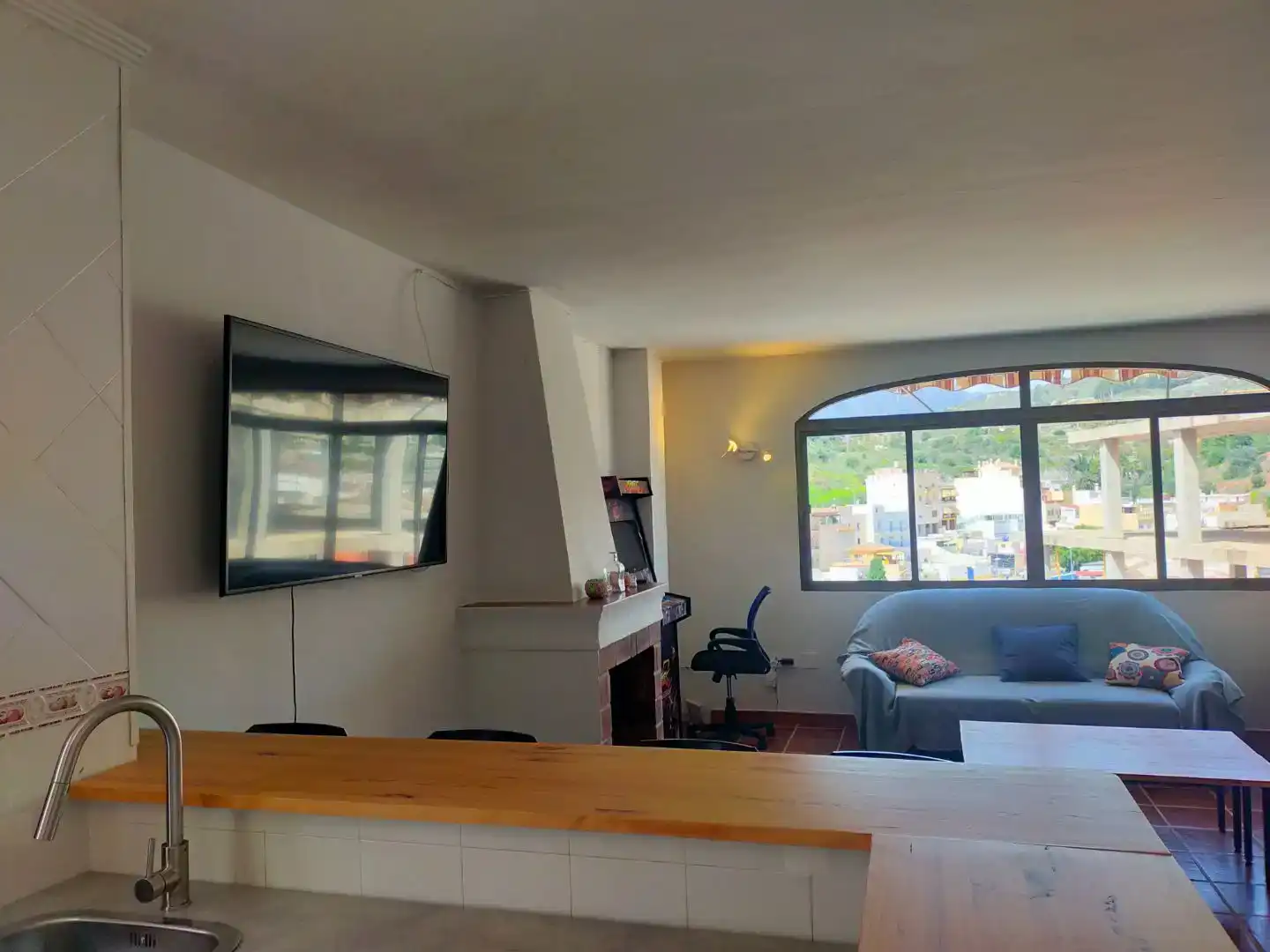 Wohnzimmer von Dachboden zum Verkauf in Almuñécar mit Klimaanlage, Abstellraum und Möbliert