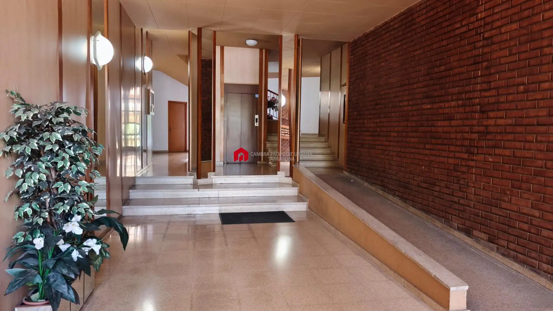 Wohnung zum Verkauf in Tortosa mit Privatgarten, Terrasse und Möbliert