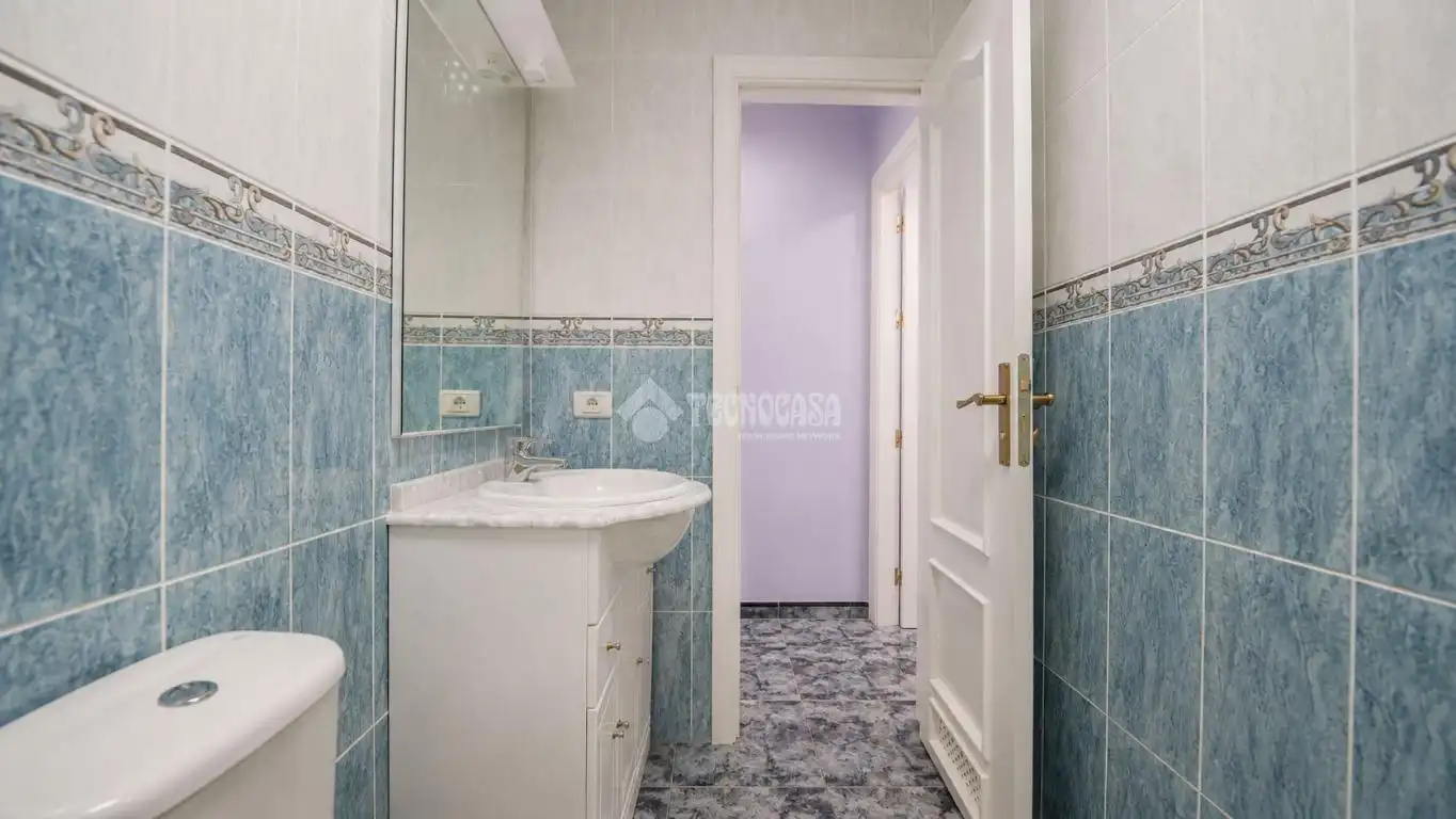 Badezimmer von Geschaftsraum zum Verkauf in Adeje mit Möbliert