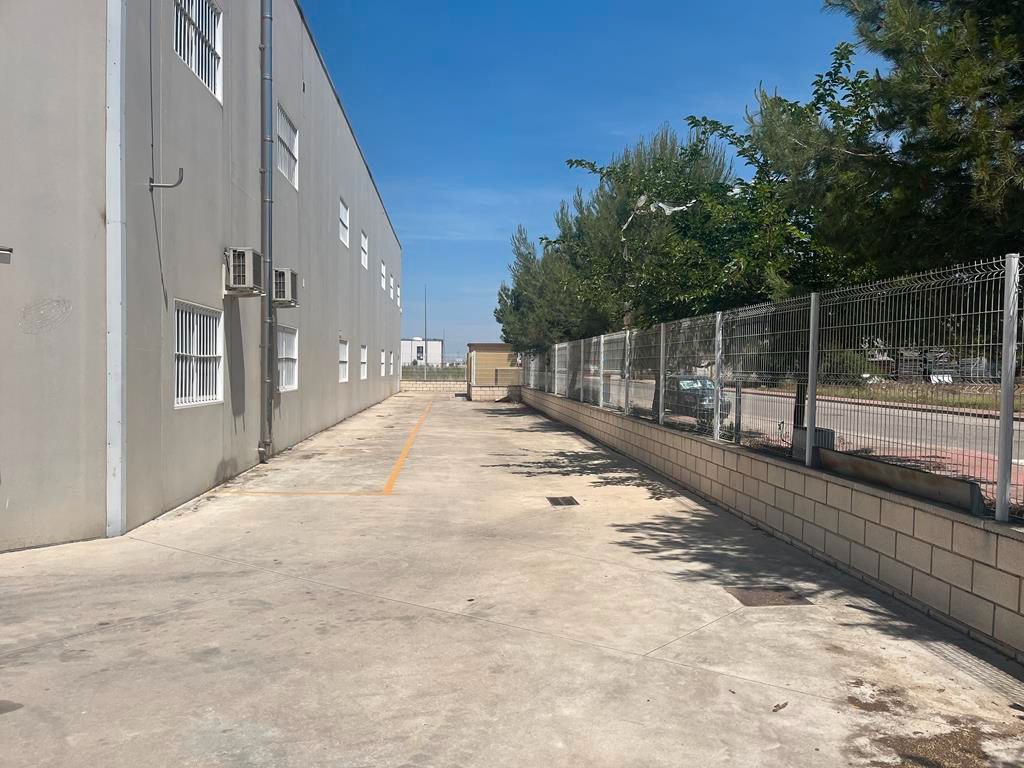 Vista exterior de Nave industrial de alquiler en  Albacete Capital con Alarma