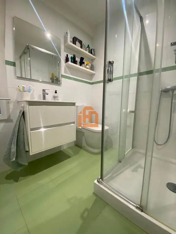 Baño de Piso en venta en León Capital  con Calefacción y Terraza