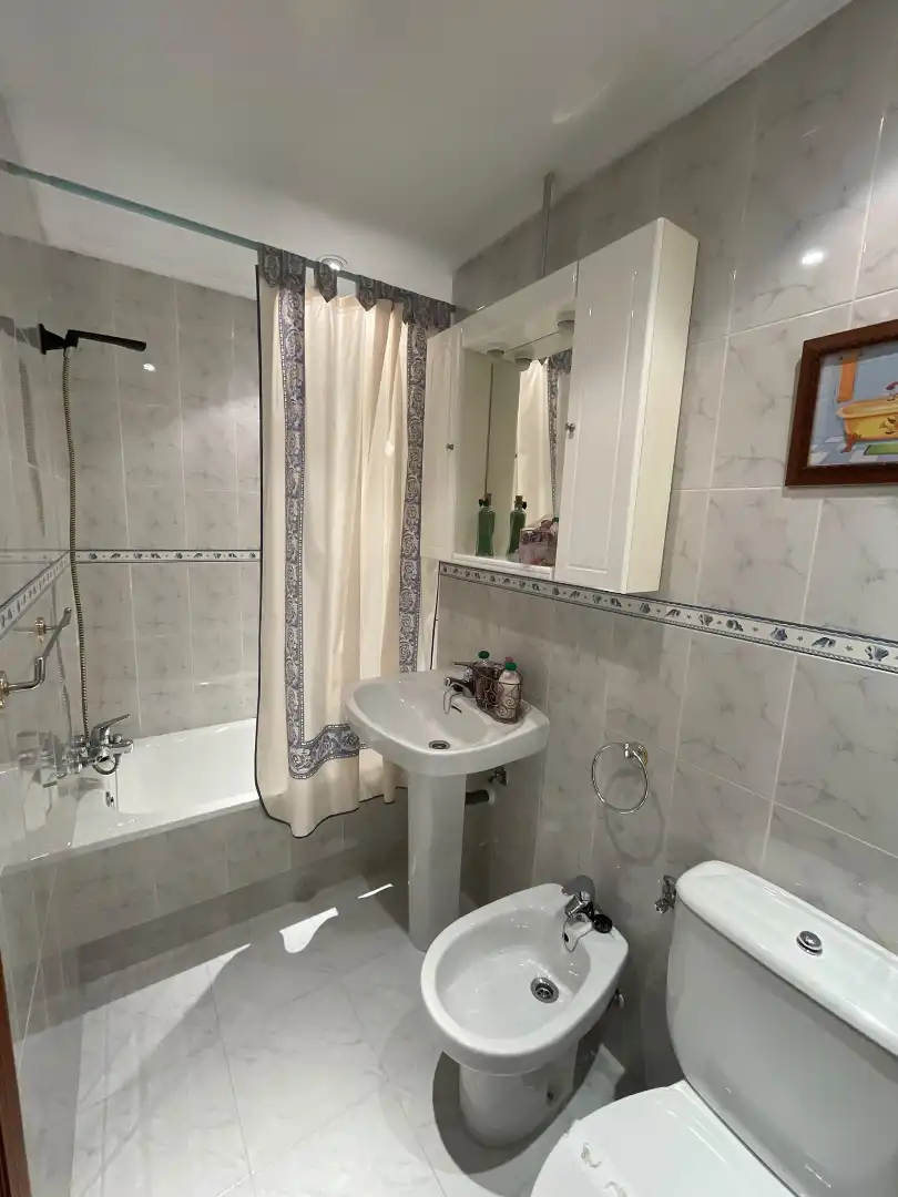 Bathroom of Flat for sale in Renedo