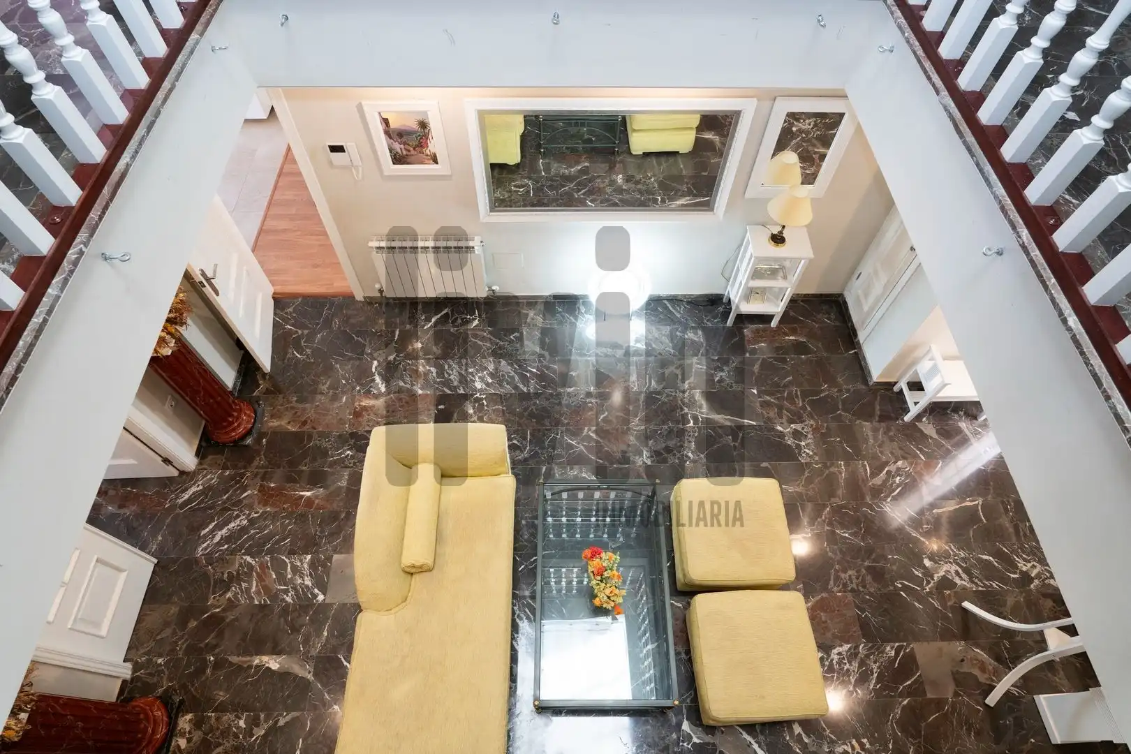 Sala d'estar de Casa adosada en venda en Jaén amb Aire condicionat, Calefacció i Jardí privat