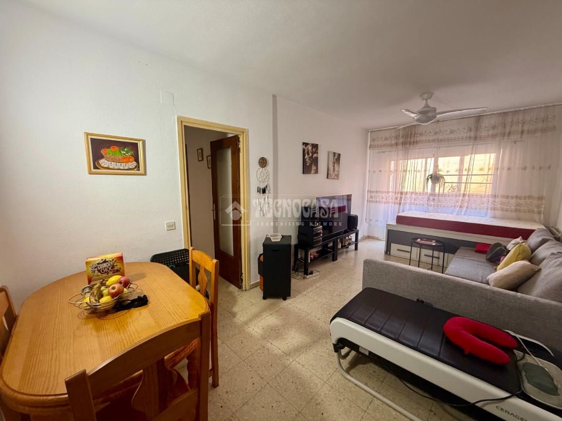 Sala d'estar de Pis en venda en  Madrid Capital