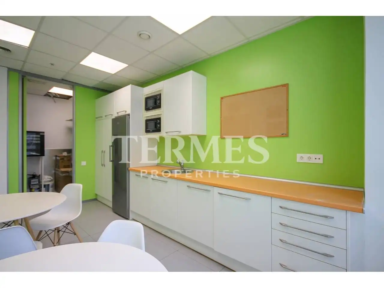 Office for sale in Barcelona  with Air Conditioner, Heating and Alarm