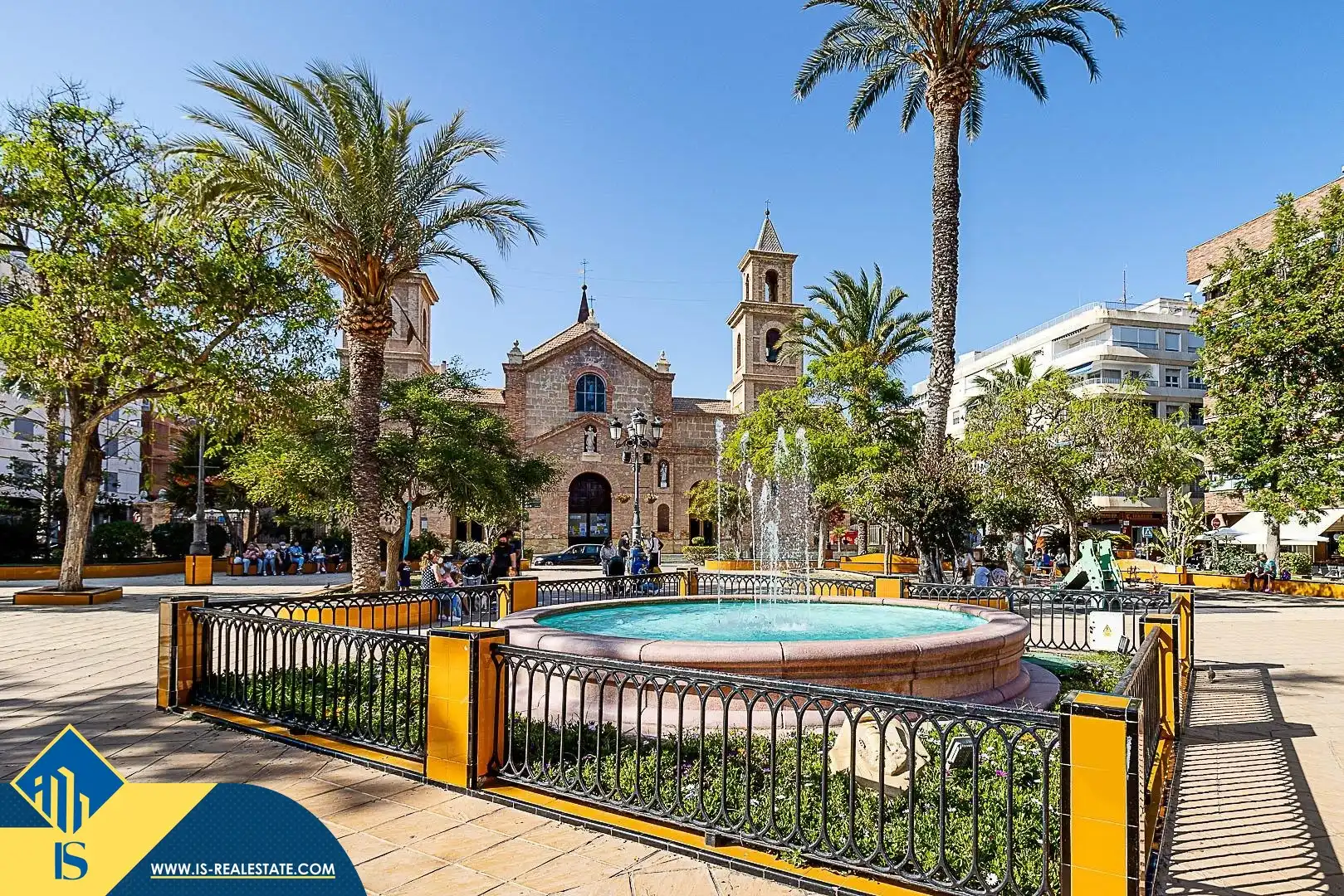 Vista exterior de Ático de alquiler en Torrevieja con Terraza, Trastero y Amueblado