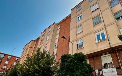 Exterior view of Flat for sale in Valladolid Capital  with Heating, Furnished and Oven