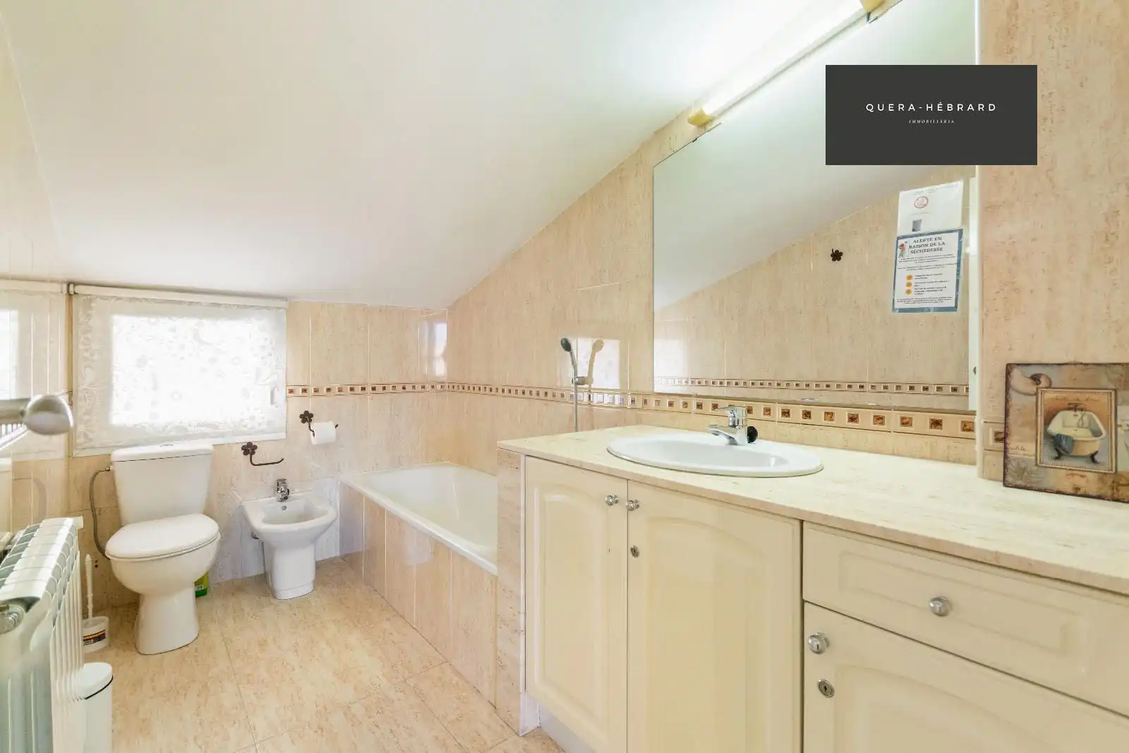 Baño de Casa adosada en venta en Rubí con Aire acondicionado, Calefacción y Parquet