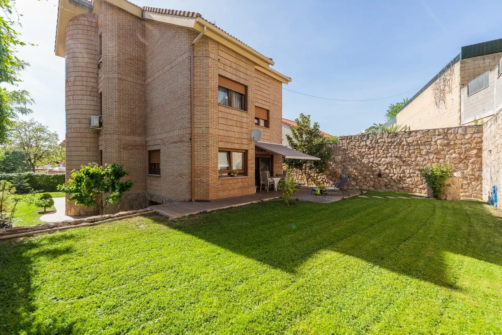 Vista exterior de Casa o chalet en venta en Cobeña con Aire acondicionado, Calefacción y Jardín privado