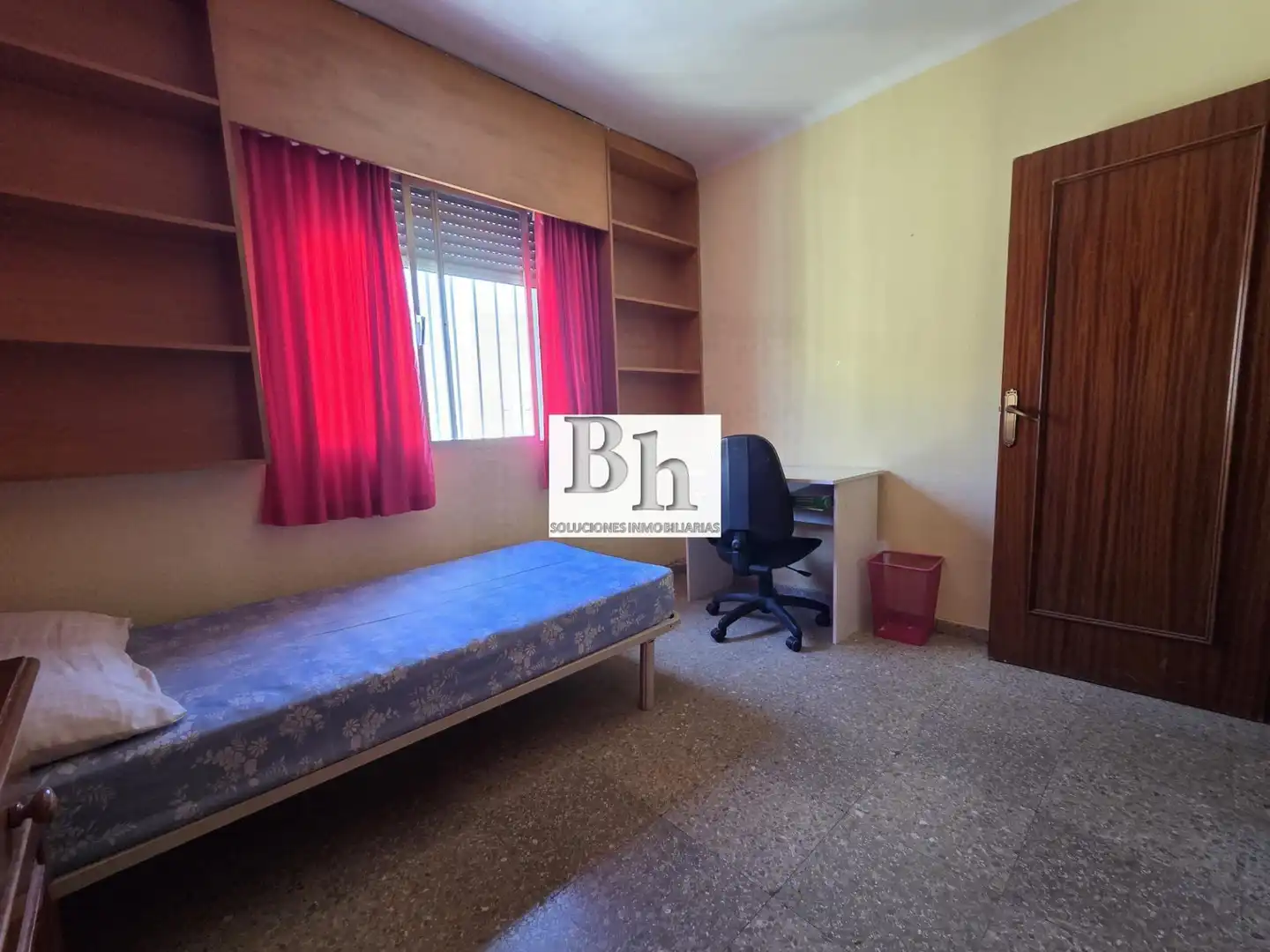 Habitación de Piso de alquiler en Málaga con Terraza y Amueblado